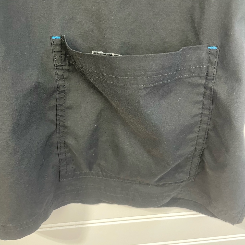 Koi Basics Medical Scrub V-Neck Black Top XL Women’s GUC - Picture 9 of 16